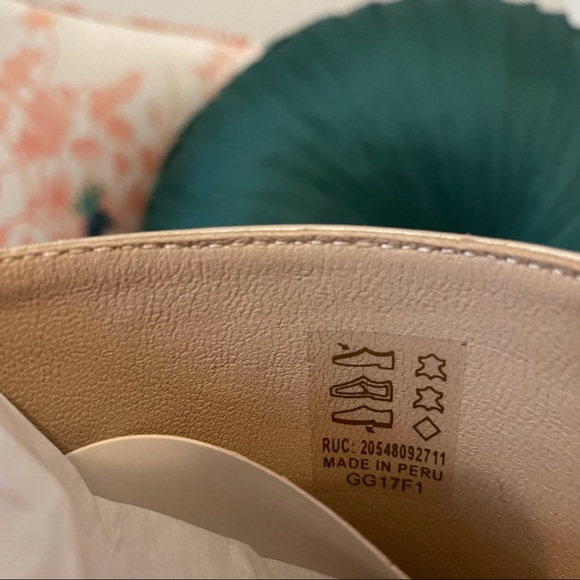 Kids Full Leather Boots 👢 Gold Size 9 new condition barely worn! - Picture 4 of 9